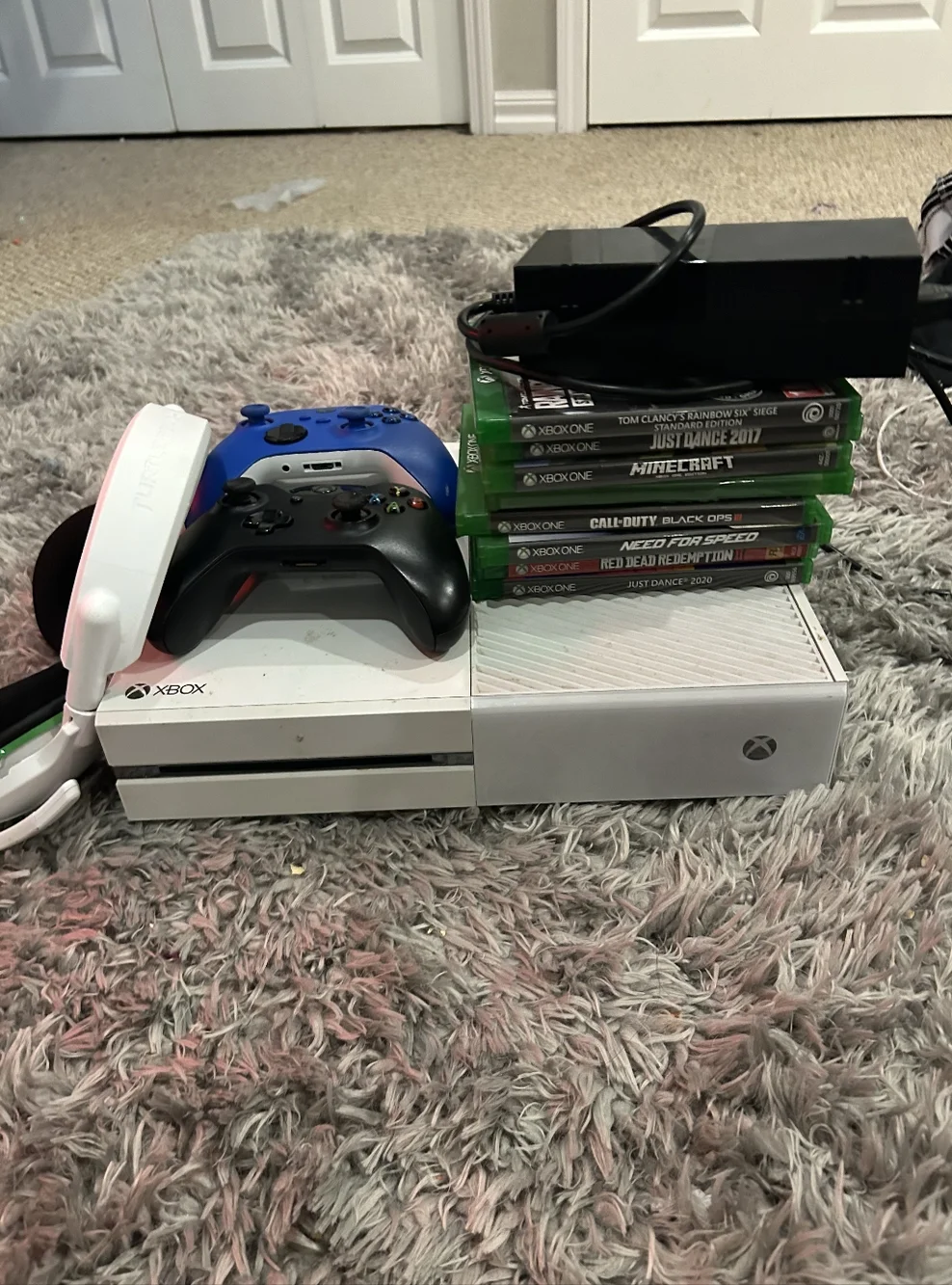 White Xbox One S Console Bundle with Controllers and Games